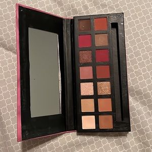 W7 DELICIOUS eye color palette